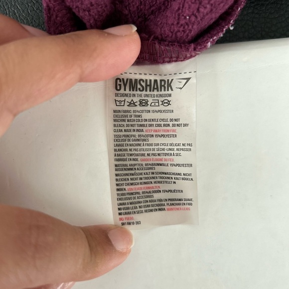 Gymshark cropped burgundy pull over hoodie- size L - Picture 3 of 4